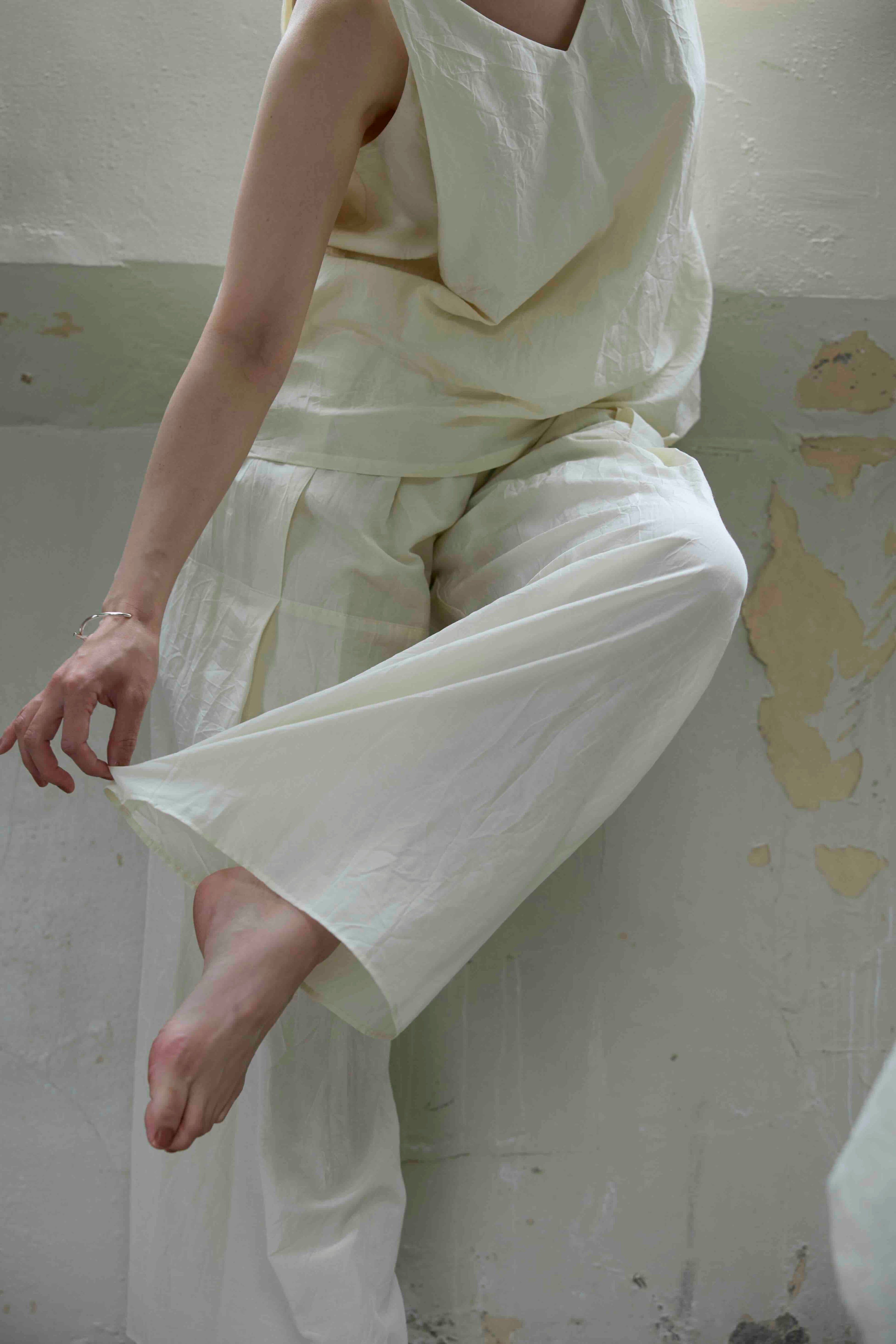 The essential line -The 3 tucks wide pants- / Ivory