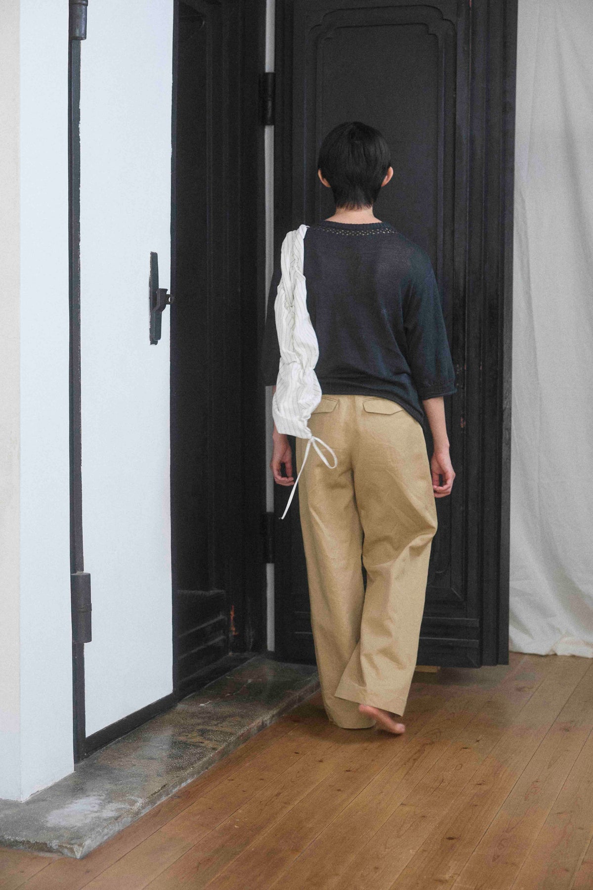 The 2tuck wrap straight wide trousers / Cotton Linen twill / Beige