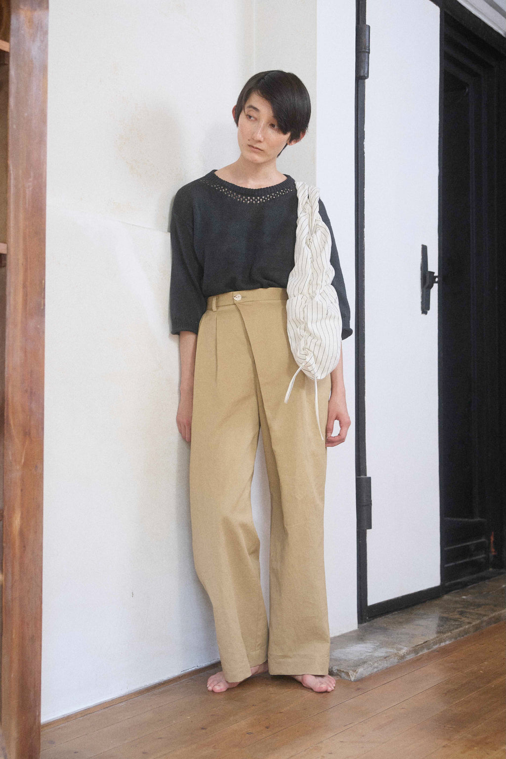 The 2tuck wrap straight wide trousers / Cotton Linen twill / Beige