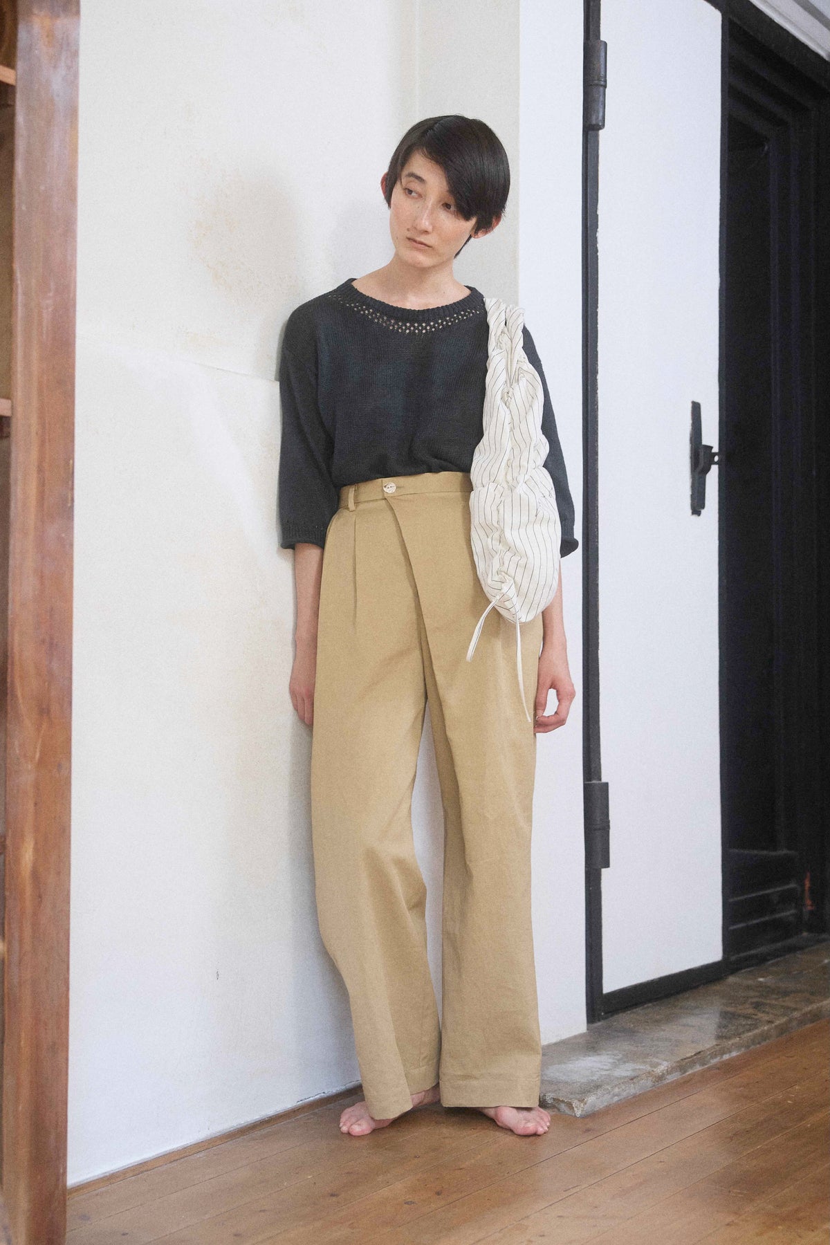The 2tuck wrap straight wide trousers / Cotton Linen twill / Beige