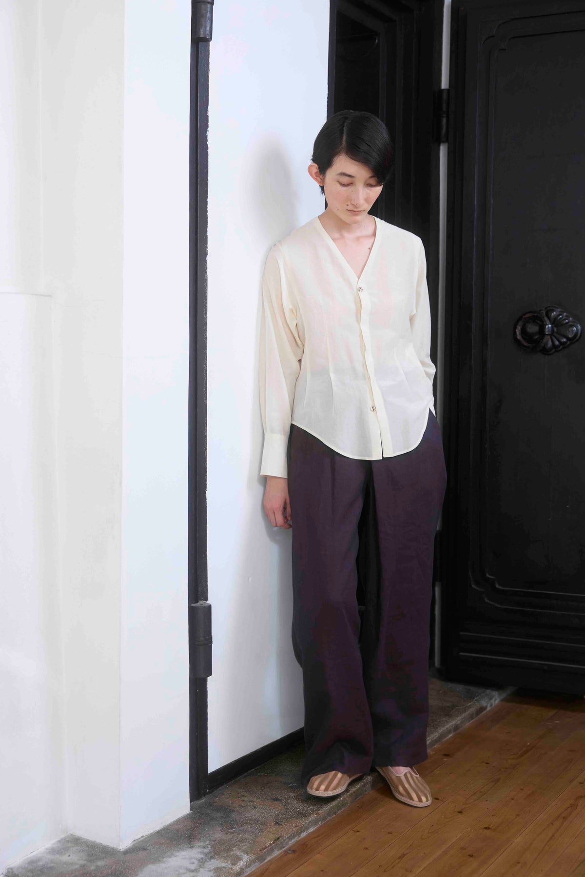 The V neck shirts / Cotton Silk / Black