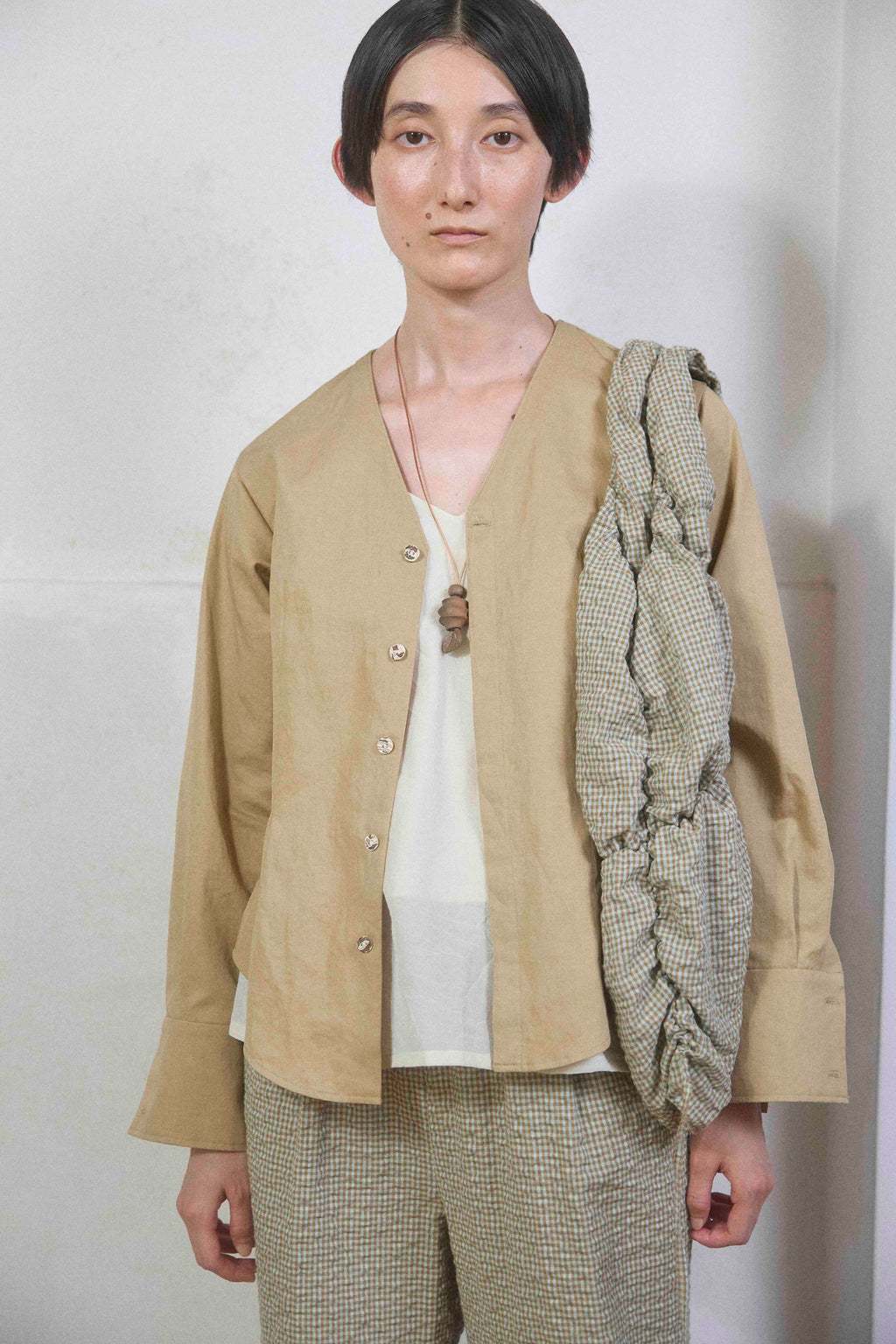 The V neck shirts / Cotton Linen Twill / Beige