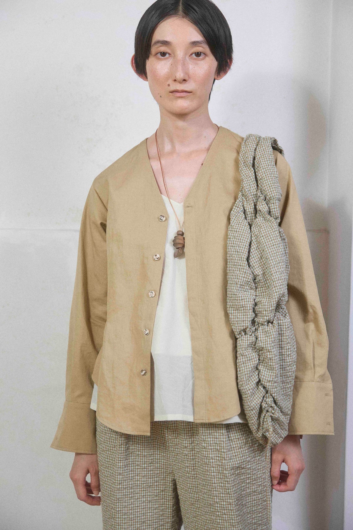 The V neck shirts / Cotton Linen Twill / Beige