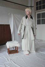 The studio work coat / light greige