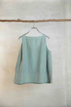 willow green Vネックノースリーブトップ ウィローグリーン コットンシルク 日本製 AS YET UNNAMED.
