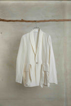 The essential line -The tailored shirt jacket / ivory