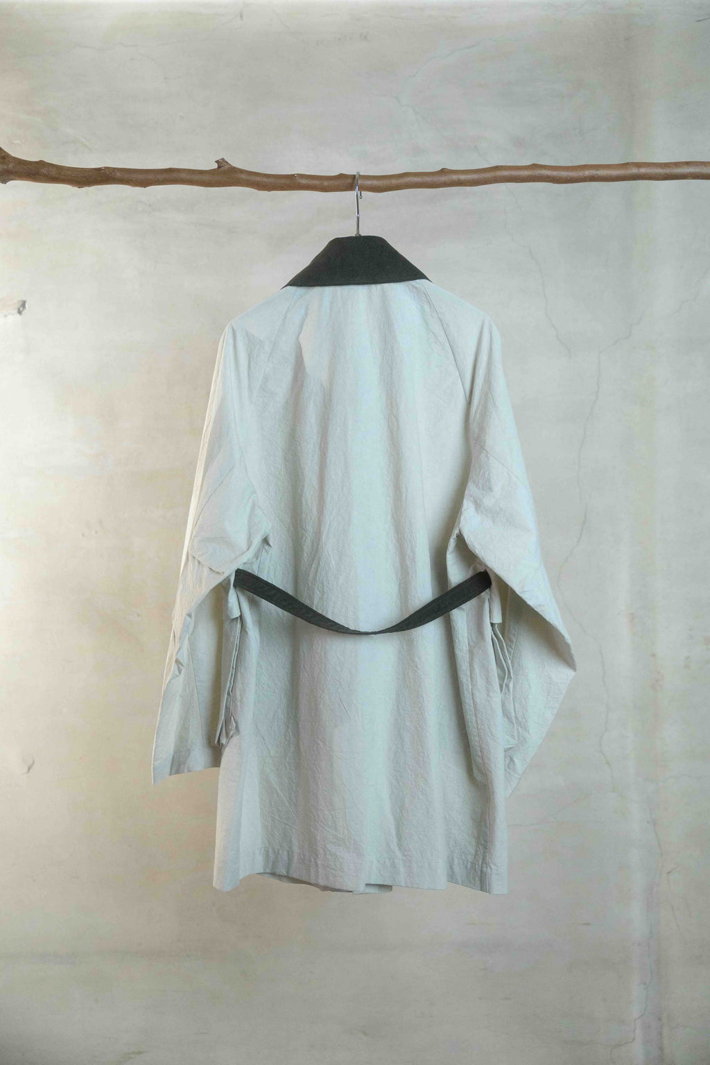 The studio work coat / light greige