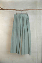 willow green 3タックワイドパンツ ウィローグリーン コットンシルク 日本製 AS YET UNNAMED.
