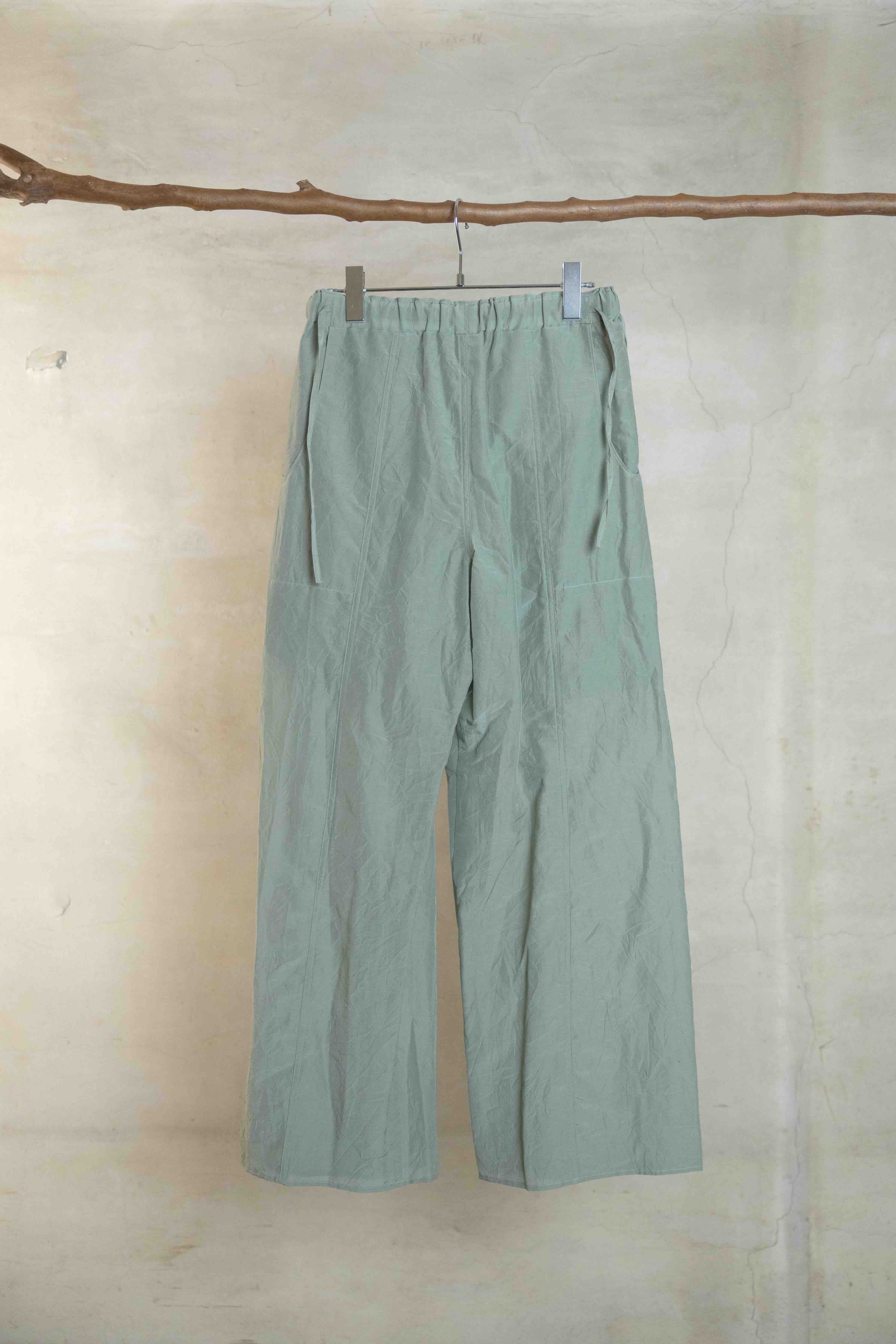 willow green 3タックワイドパンツ ウィローグリーン コットンシルク 日本製 AS YET UNNAMED.
