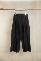 The essential line -The 3 tucks wide pants- / Black