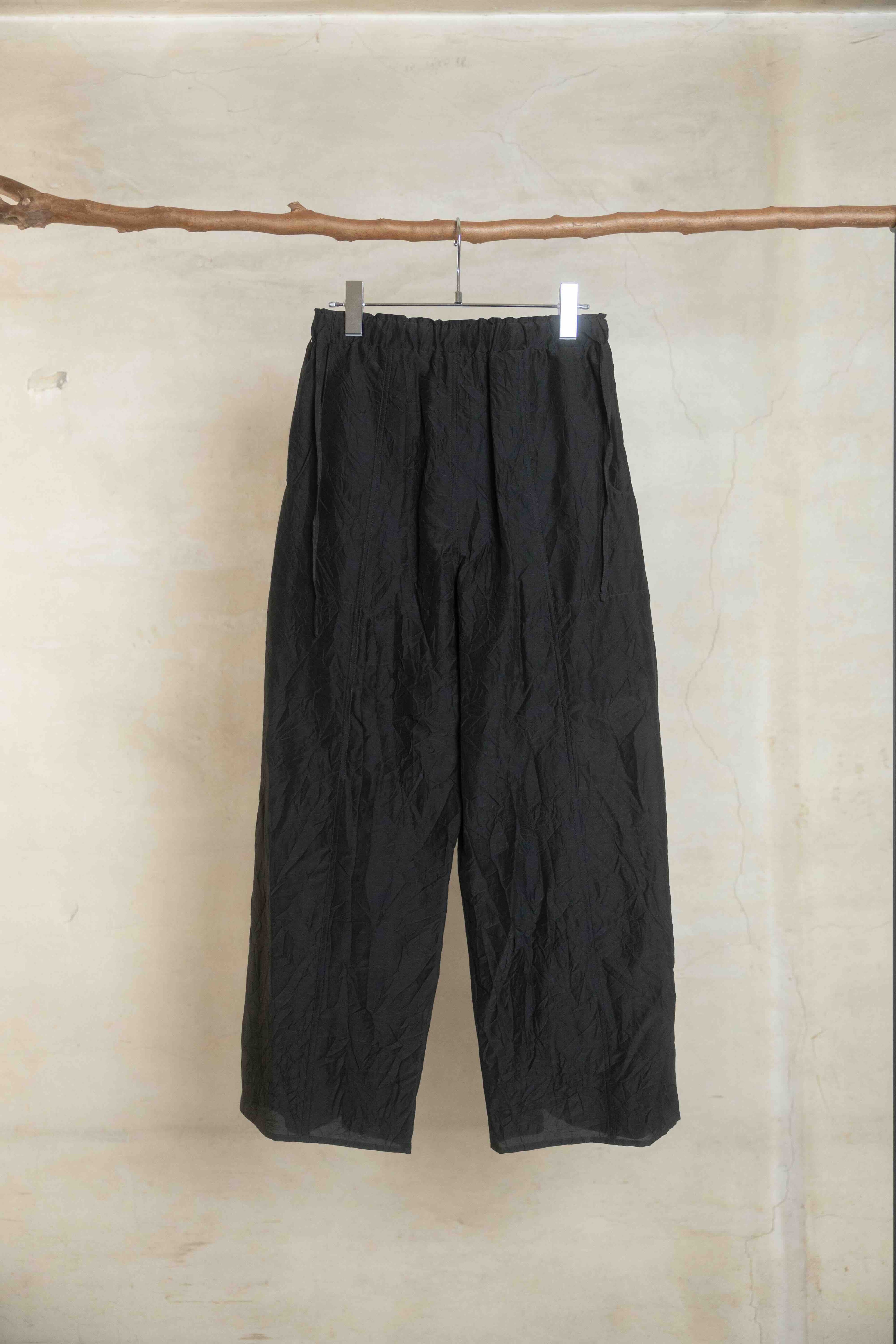 The essential line -The 3 tucks wide pants- / Black