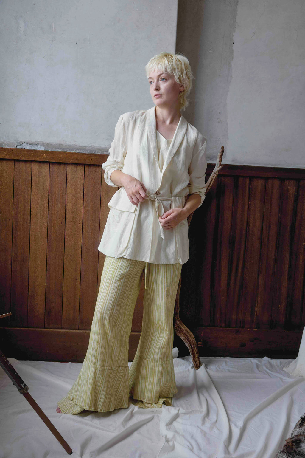 The essential line -The tailored shirt jacket / ivory