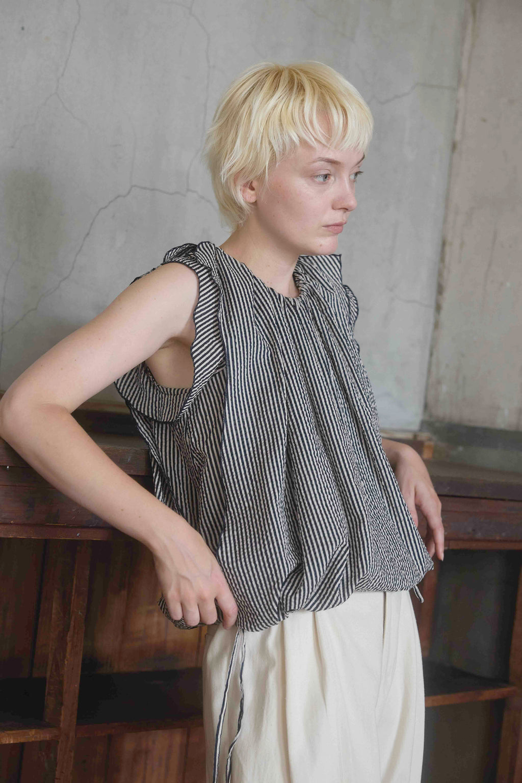 The butterfly sleeve top / ivory x navy stripe