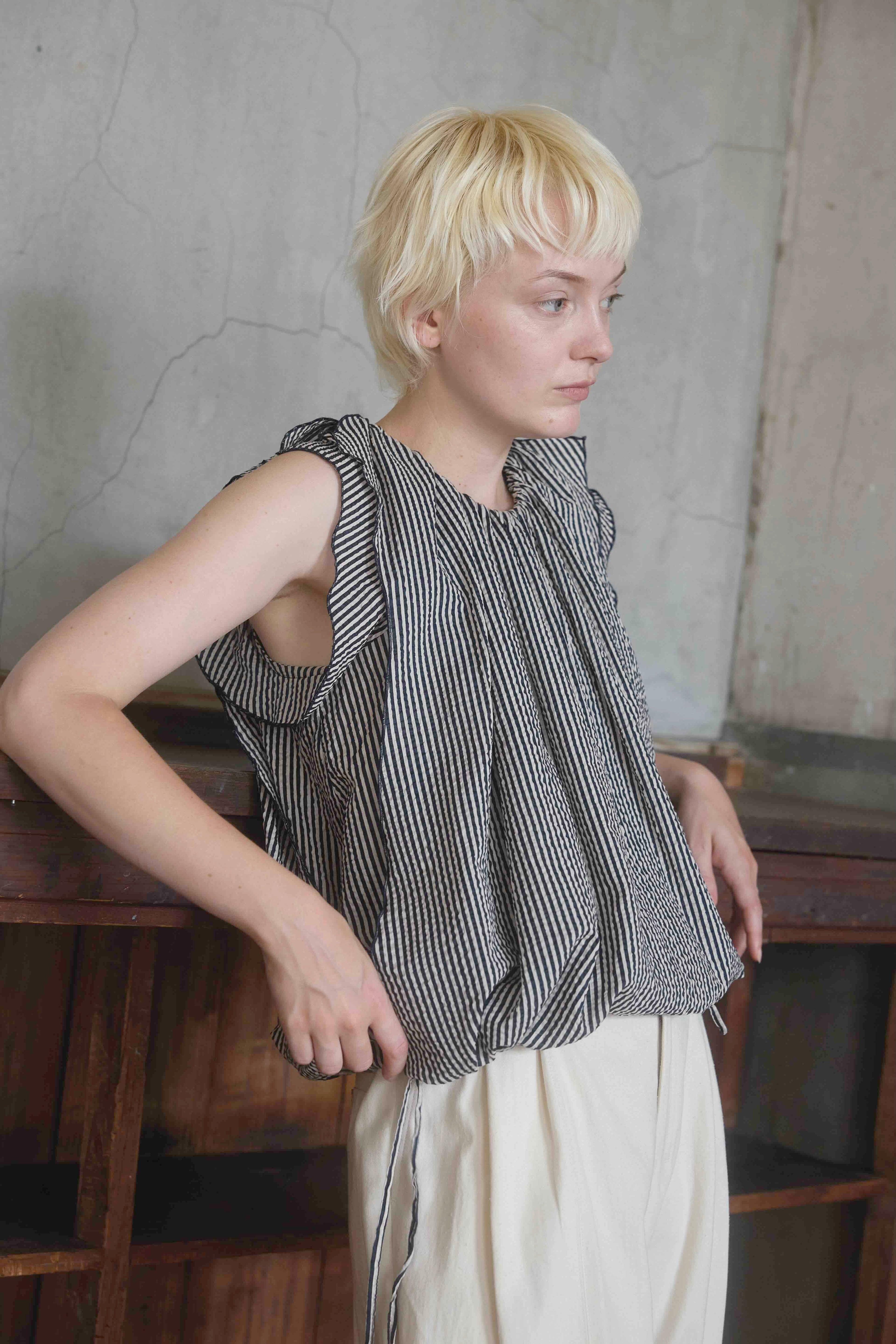 The butterfly sleeve top / ivory x navy stripe