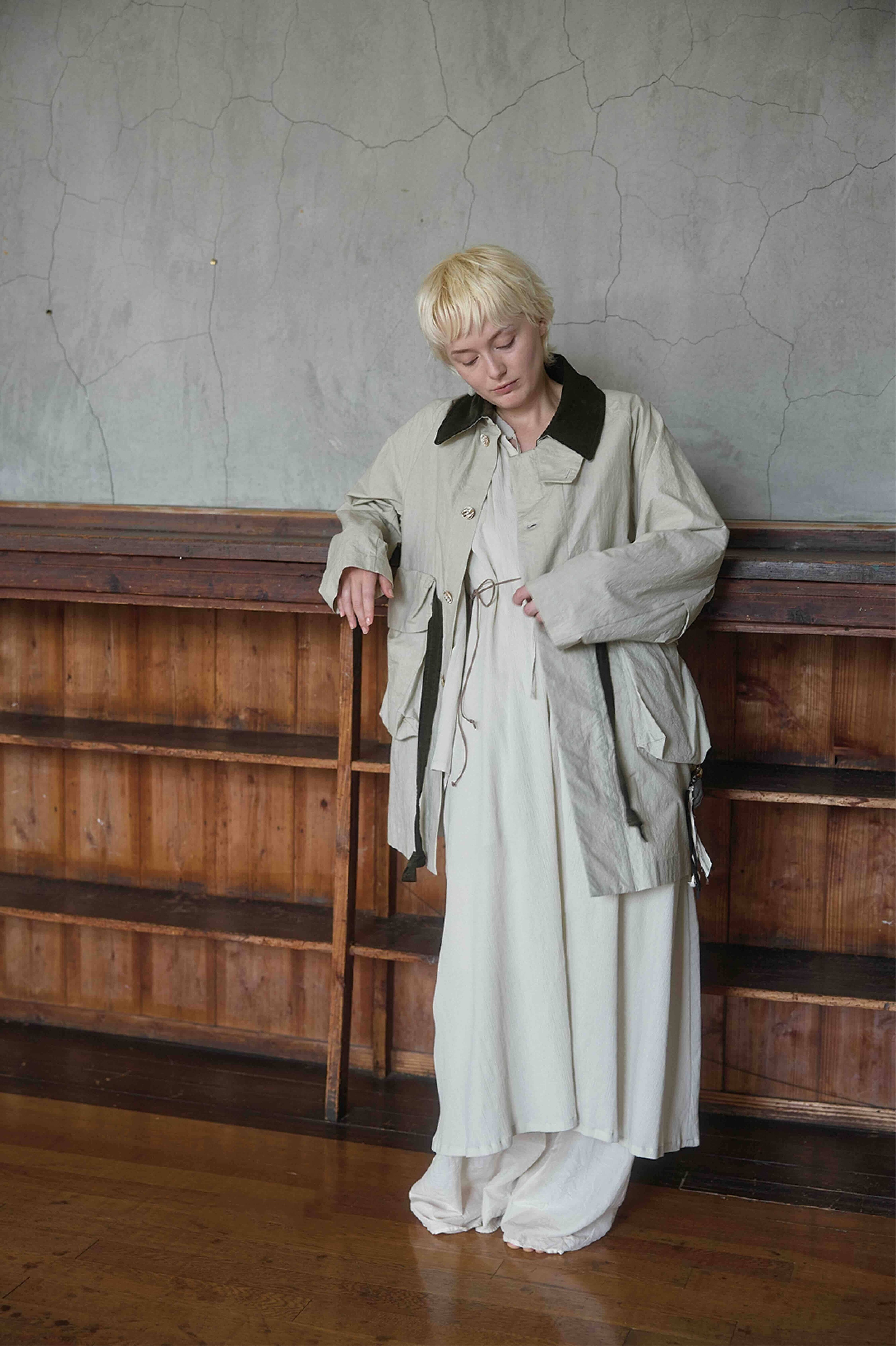 The studio work coat / light greige