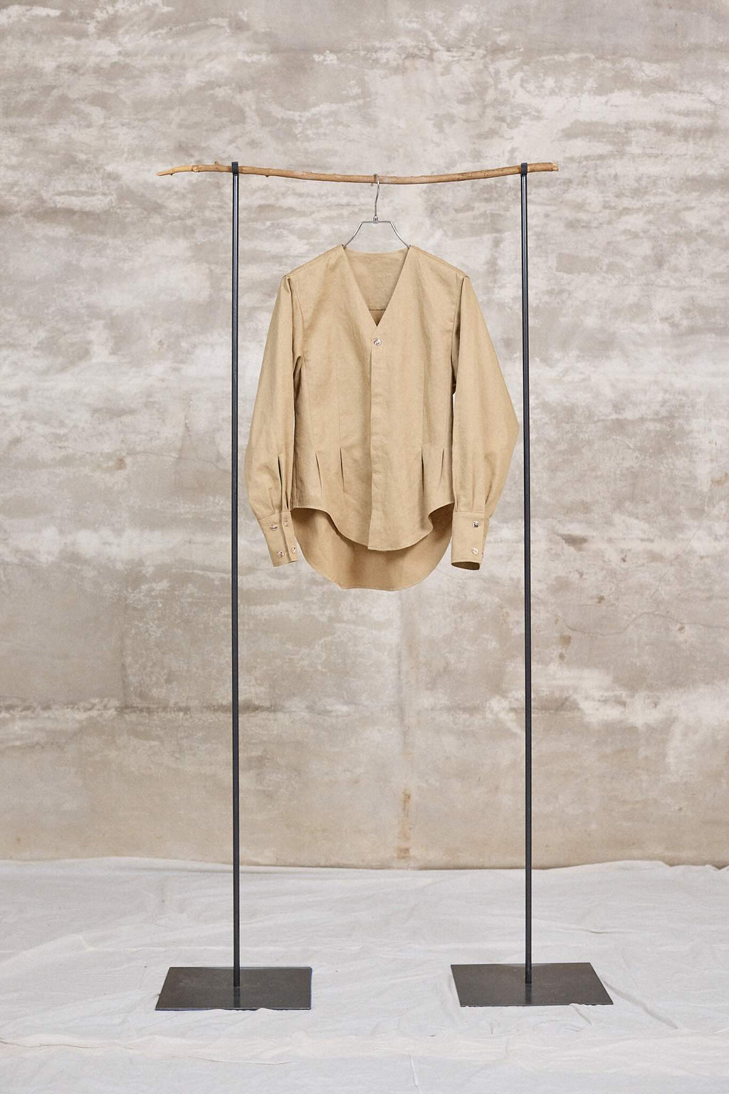 The V neck shirts / Cotton Linen Twill / Beige