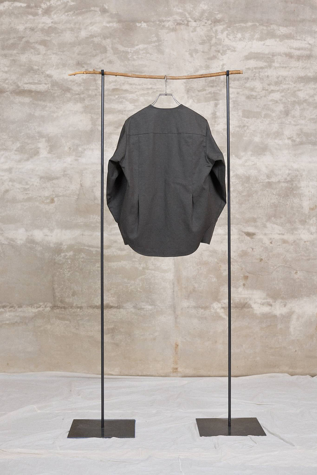 The V neck shirts / Cotton Linen Twill / Charcoal
