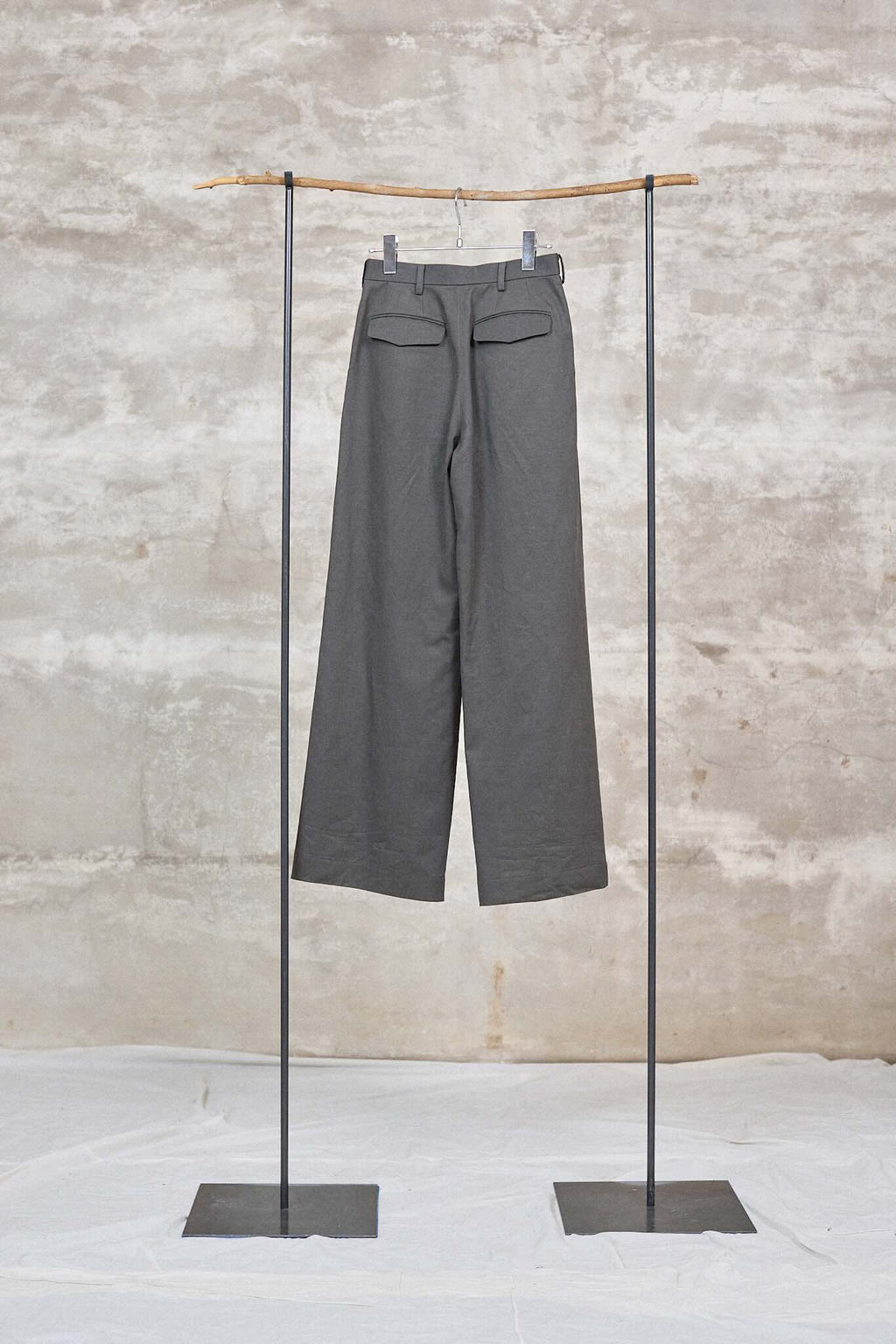 The 2tuck wrap straight wide trousers / Cotton Linen twill / Charcoal