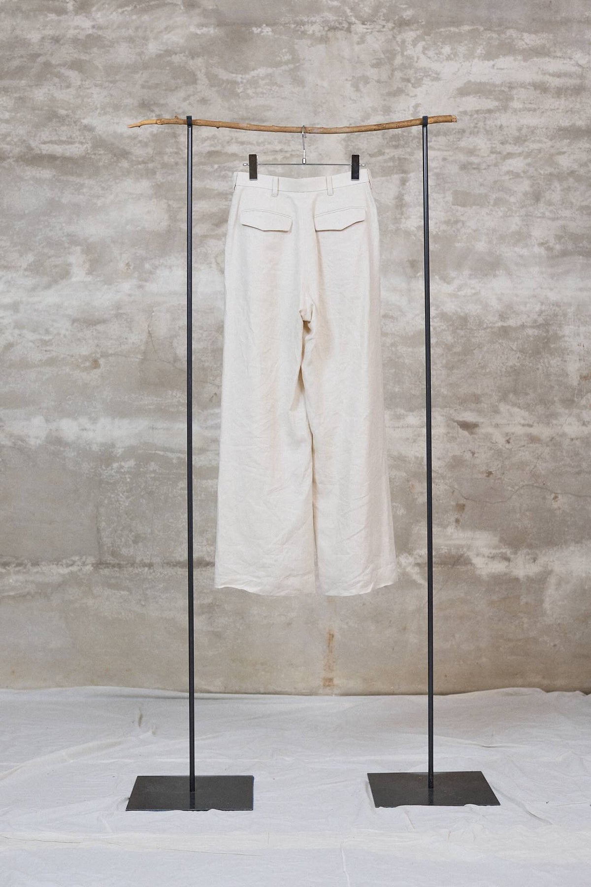 The 2tuck wrap straight wide trousers / Linen 100% / Ivory