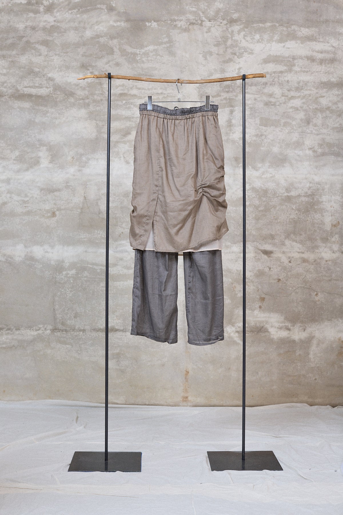 The layerd skirt pants / Cotton 100% x  Cotton 95% Ramie 5% / Gray