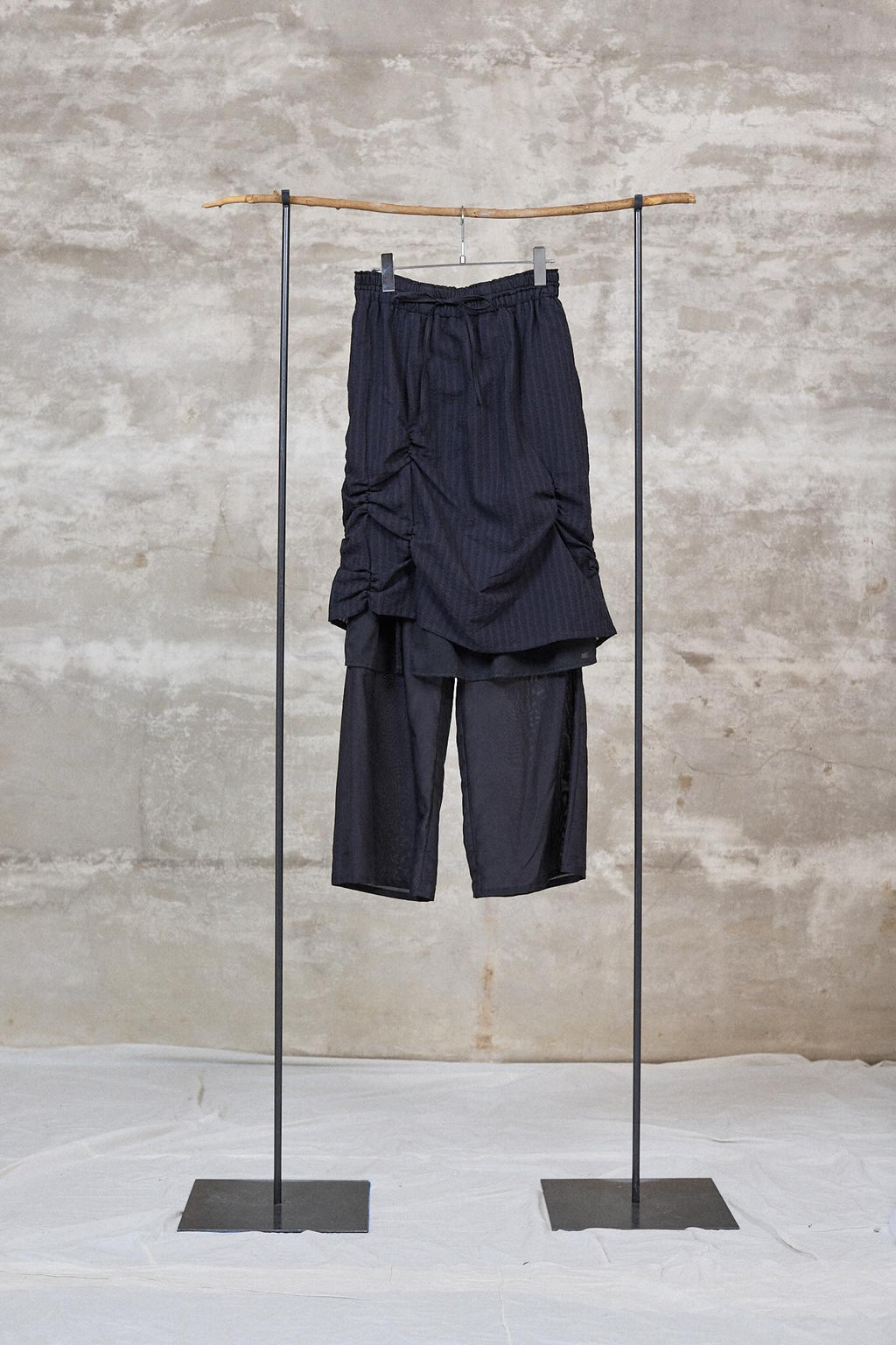 The layerd skirt pants / Cotton 100% x Cotton 100% x  Cotton 70% Silk 30% / Black