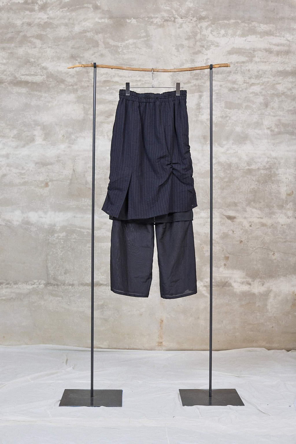The layerd skirt pants / Cotton 100% x Cotton 100% x  Cotton 70% Silk 30% / Black