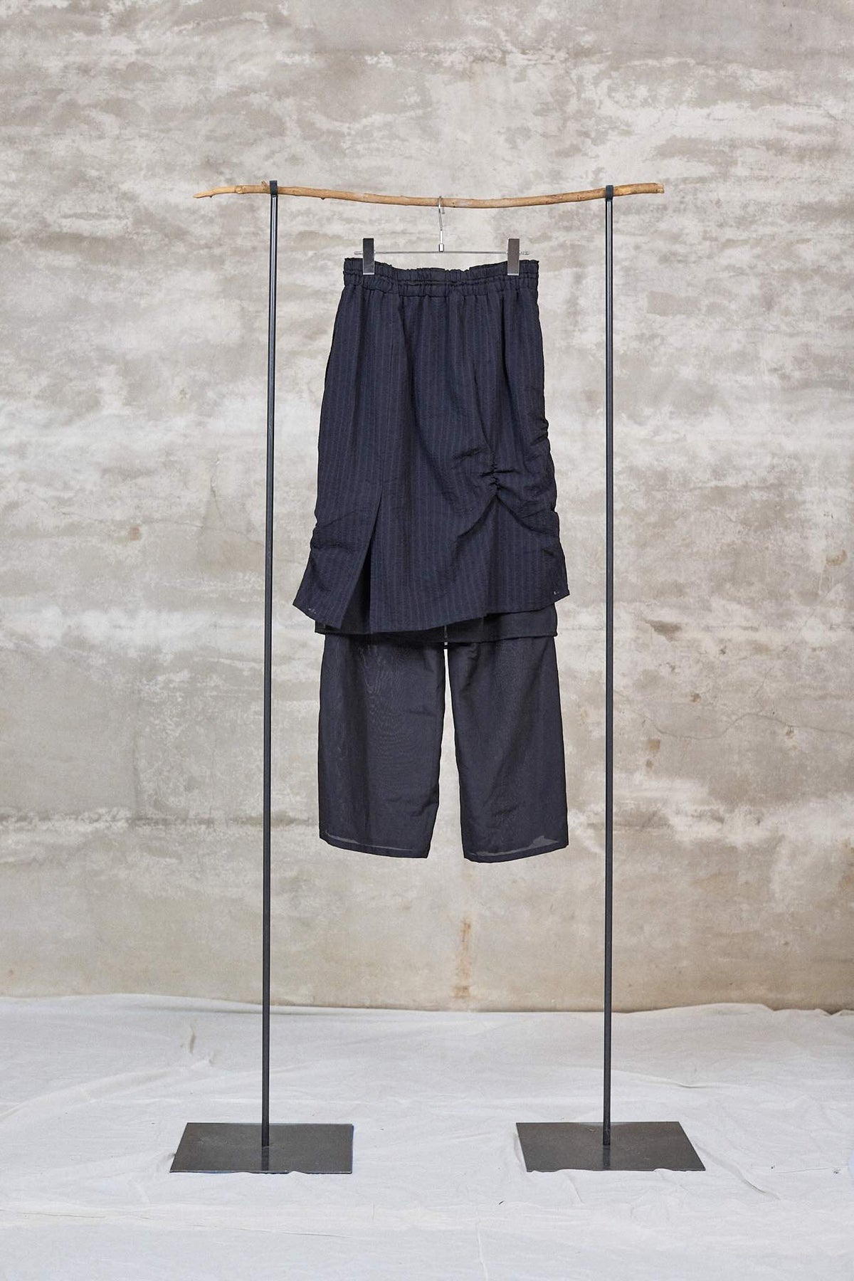 The layerd skirt pants / Cotton 100% x Cotton 100% x  Cotton 70% Silk 30% / Black