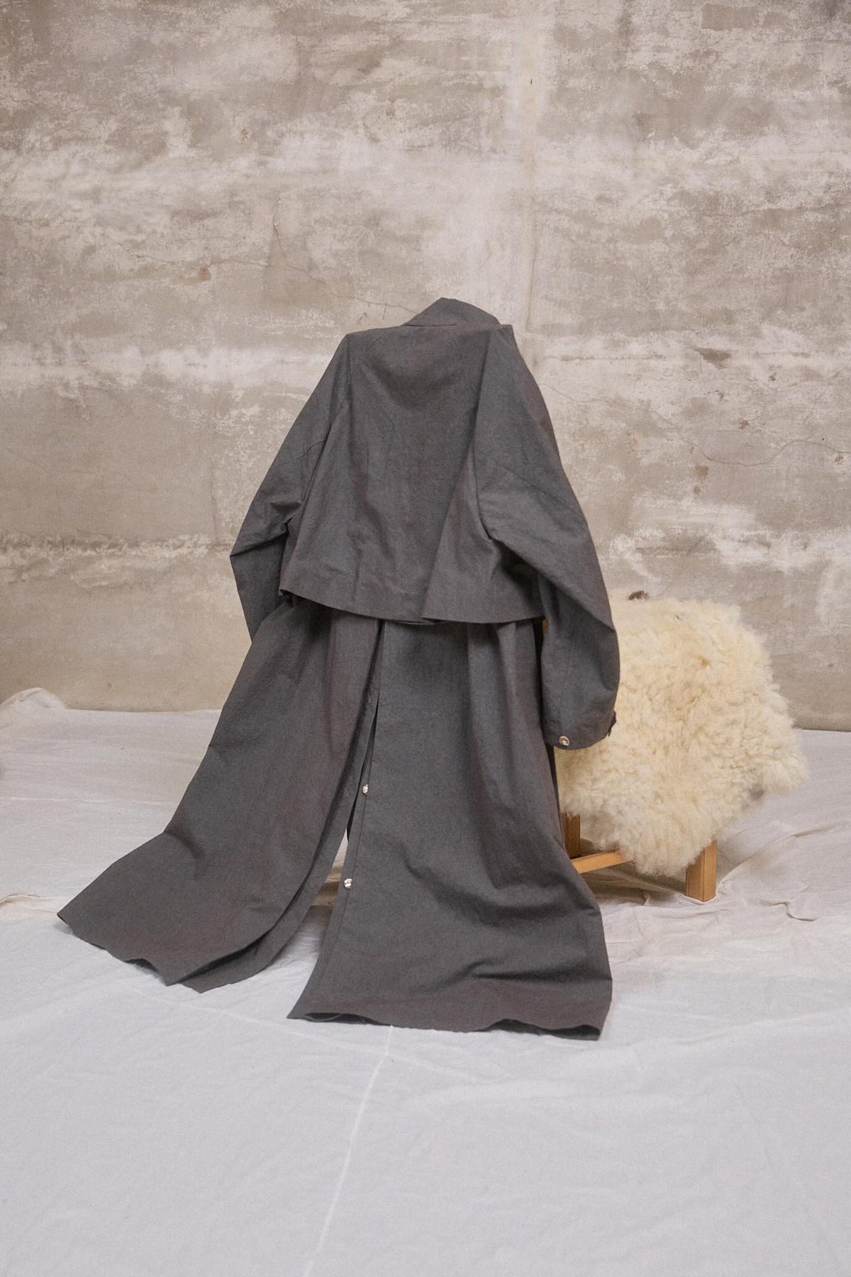 The walking coat / Cotton Linen Typewriter / Charcoal