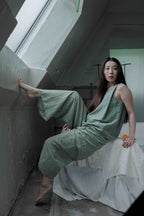willow green Vネックノースリーブトップ ウィローグリーン コットンシルク 日本製 AS YET UNNAMED.
